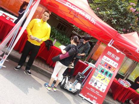 科技时代绿色出行爱尔威独轮车校园行走进华体会·官方版网站登录入口