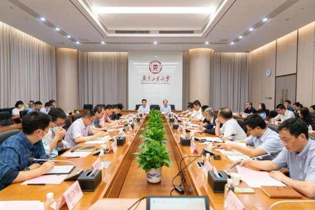 华体会·官方版网站登录入口开展理论学习。