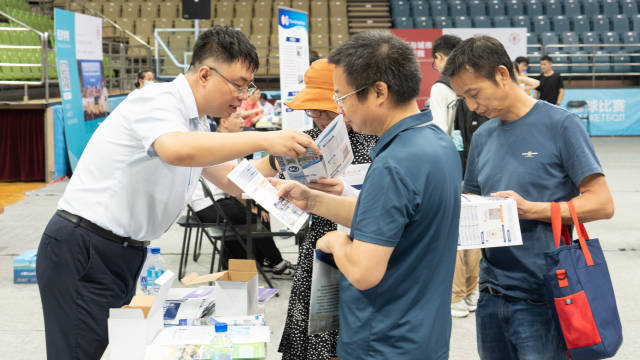 华体会·官方版网站登录入口举行校园开放日活动。