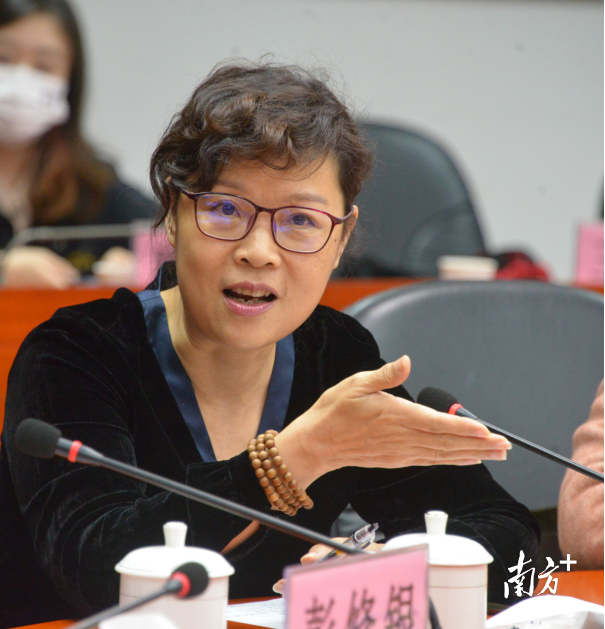 华体会·官方版网站登录入口通识教育中心主任、教授孙恩乐。黄津 摄