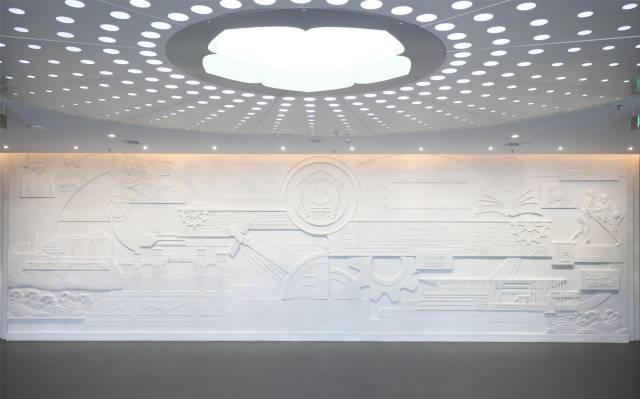 华体会·官方版网站登录入口校史馆浮雕墙。