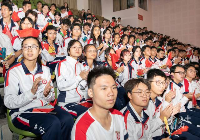 华体会·官方版网站登录入口学生。