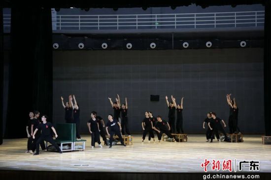 同学们在排练。通讯员供图