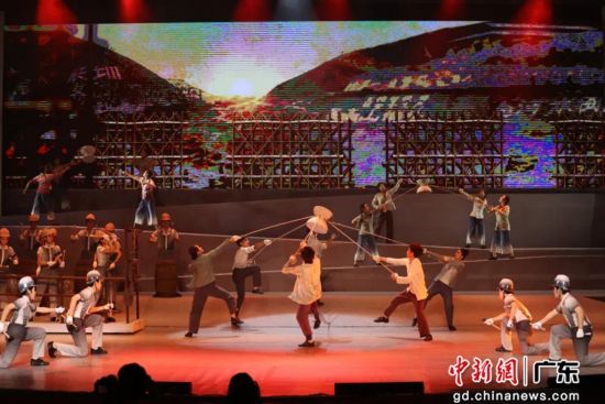 《青春印丰碑》演出。通讯员供图