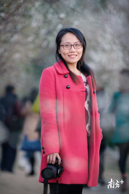 柯婷愿做学生的青春摆渡人,用平凡的365天,去坚守学生未来不平凡的365天。 柯婷愿做学生的青春摆渡人,用平凡的365天,去坚守学生未来不平凡的365天。