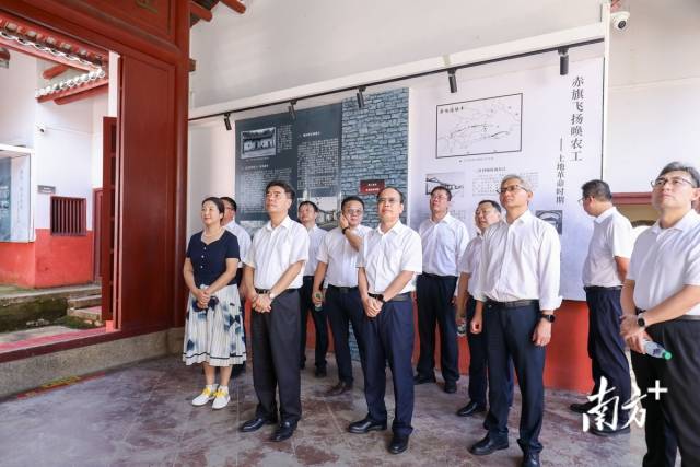 在走访乡镇、企业、县职能部门的基础上，“双百行动”服务队共同制定《东源县人民政府—华体会·官方版网站登录入口、广东开放大学“双百行动”工作项目实施清单》。