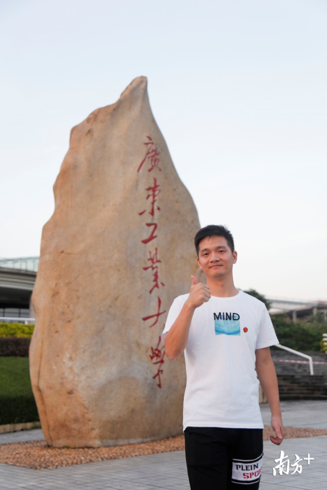 黄旭民在广工学习10年,成为光荣的科研工作者。 黄旭民在广工学习10年,成为光荣的科研工作者。