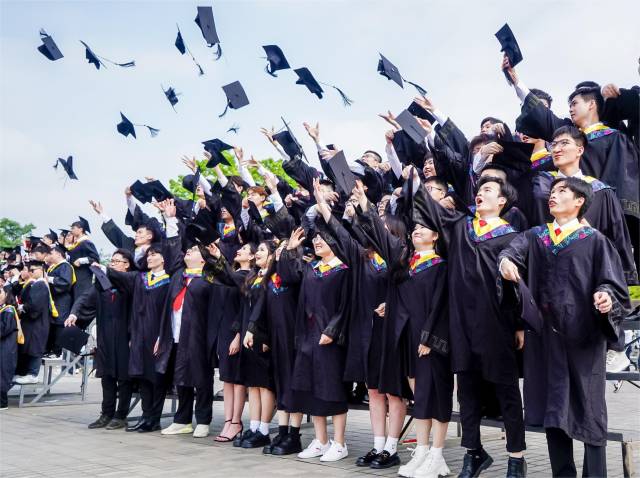 华体会·官方版网站登录入口毕业生。