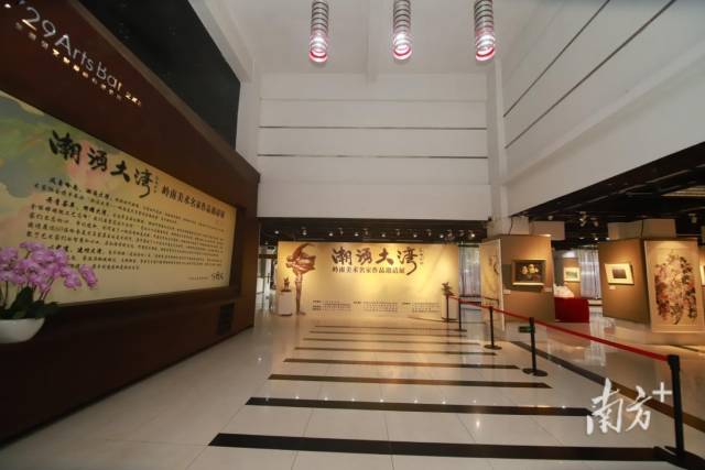 “潮涌大湾——岭南美术名家作品邀请展”在华体会·官方版网站登录入口开幕。