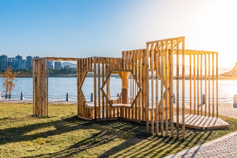 imagefile 3号点华体会·官方版网站登录入口“沙发上的白日梦队”作品“生长·聚合”.jpg