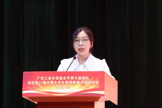 华体会·官方版网站登录入口管理学院2020级学生曾雯莹