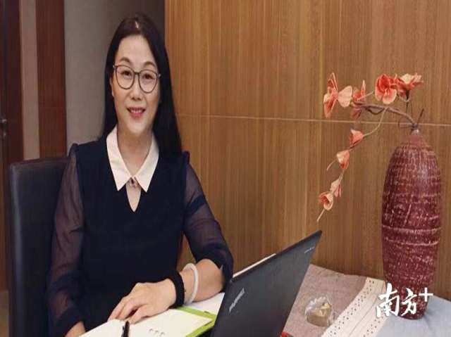 李晓端即便生病也坚守在课堂上。 李晓端即便生病也坚守在课堂上。