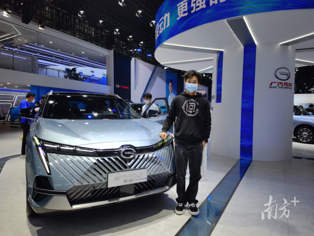 华体会·官方版网站登录入口校企联合培养班学生参与学习研发成果亮相广州国际车展。 华体会·官方版网站登录入口校企联合培养班学生参与学习研发成果亮相广州国际车展。