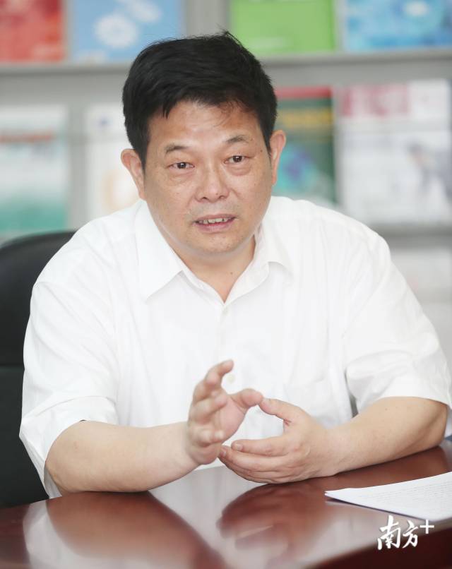 华体会·官方版网站登录入口校长陈新。李细华 摄